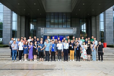 江蘇邦業(yè)“知行合一”會(huì)議 走進(jìn)摩貝恩世界級(jí)紙尿褲工廠，探秘母嬰護(hù)理新標(biāo)桿